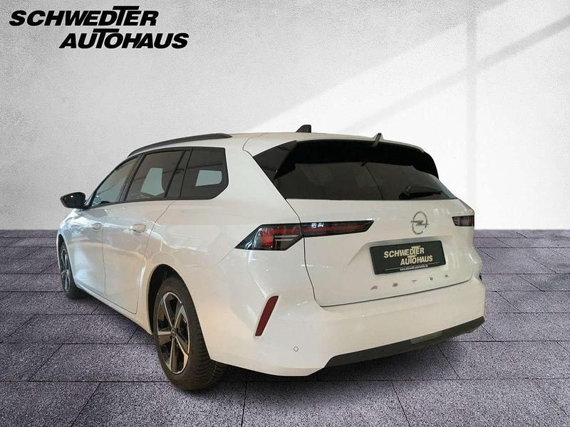 Neu Opel Astra Edition 131 PS (96 kW) 2025 Lack weiss banquise/typ aussen Kombi