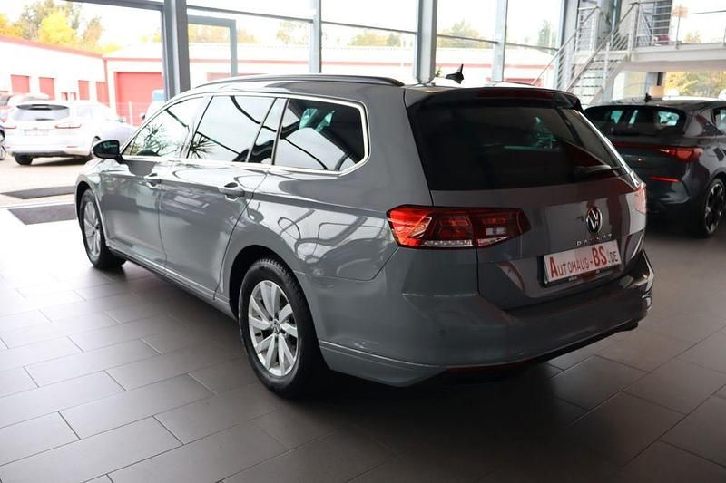 Gebraucht VW Passat 200 PS (147 kW) 2023 Grau Kombi