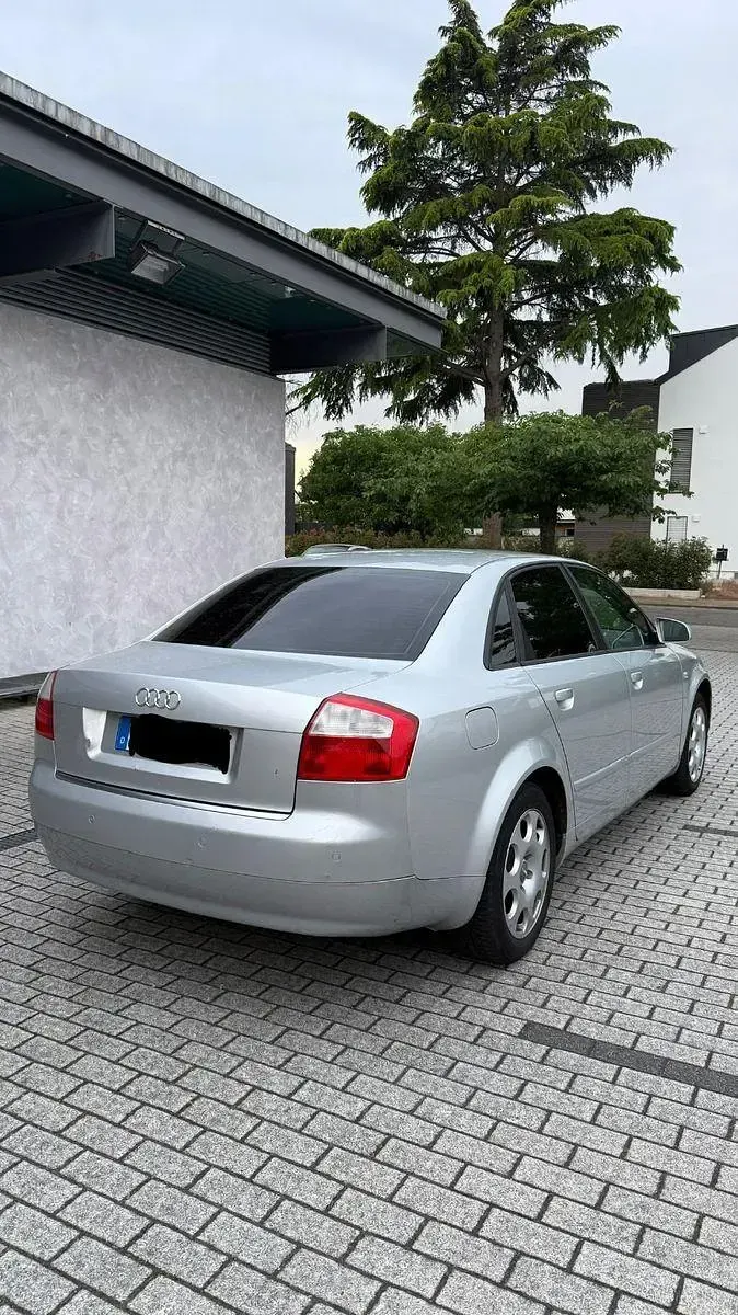 Gebraucht Audi A4 131 PS (96 kW) 2003 Silber Limousine