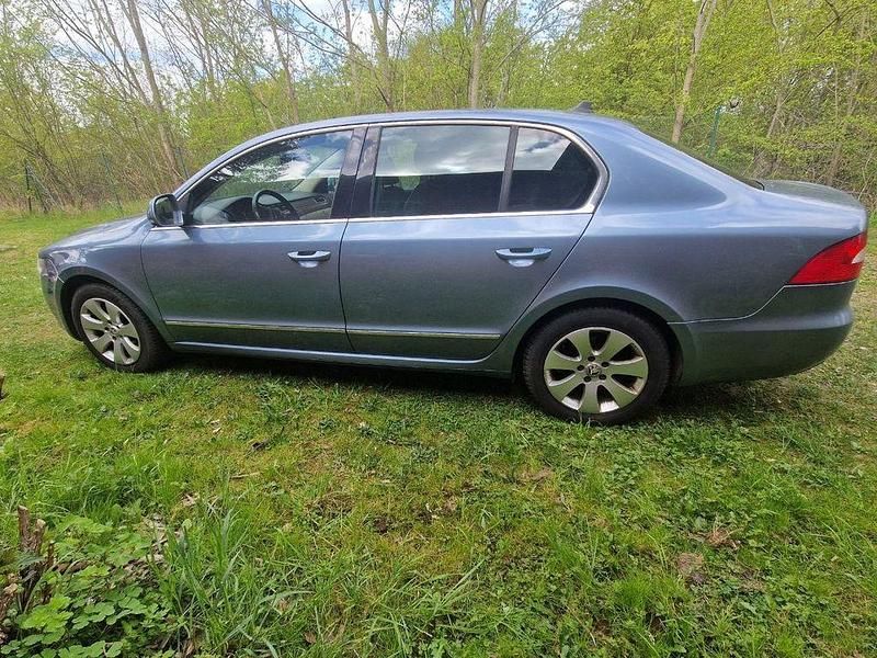 Używany Skoda Superb Elegance 160 KM (117 kW) 2009 Niebieski Sedan/Limuzyna