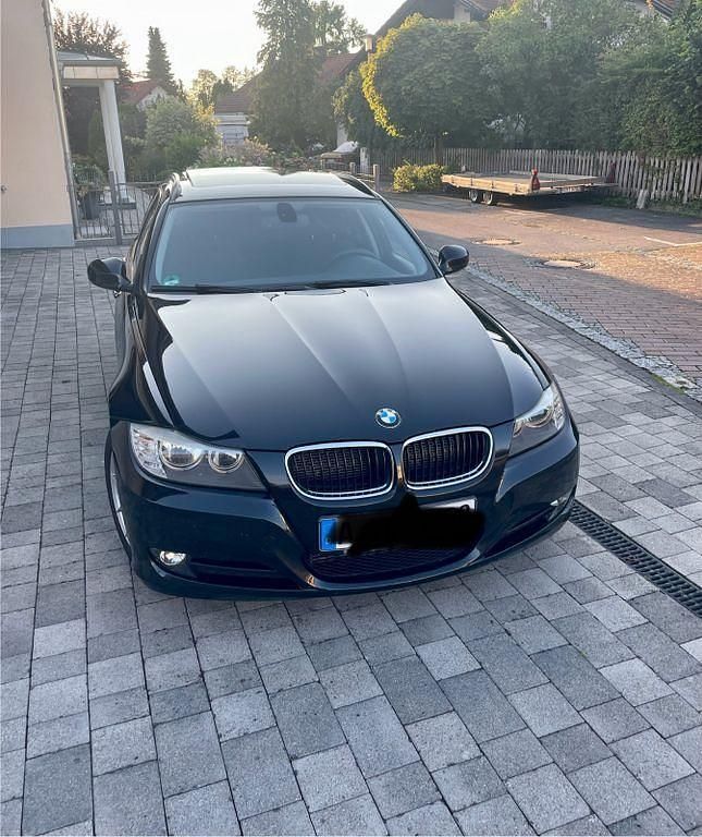 Schwarz Gebraucht 2012 BMW 320 Kombi | 7.900 € (Guter Preis) - Bild 1/4