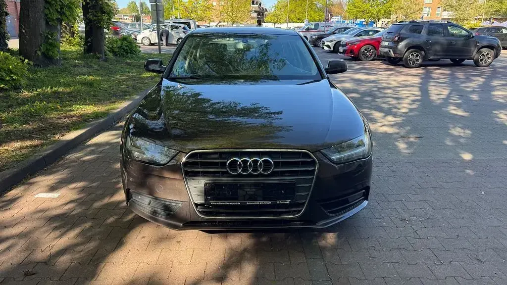 Gebraucht Audi A4 Attraction 177 PS (130 kW) 2012 Braun Limousine