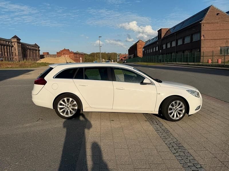 Gebraucht Opel Insignia 130 PS (95 kW) 2012 Weiß Kombi