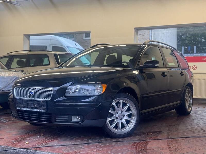 Schwarz Gebraucht 2005 Volvo V50 Kinetic Kombi | 1.490 € (Fairer Preis) - Bild 1/4