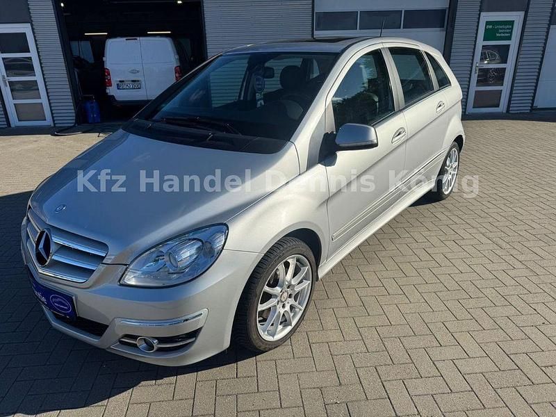 Silber Gebraucht 2011 Mercedes B180 Van / Kleinbus | 5.250 € (Guter Preis) - Bild 1/4