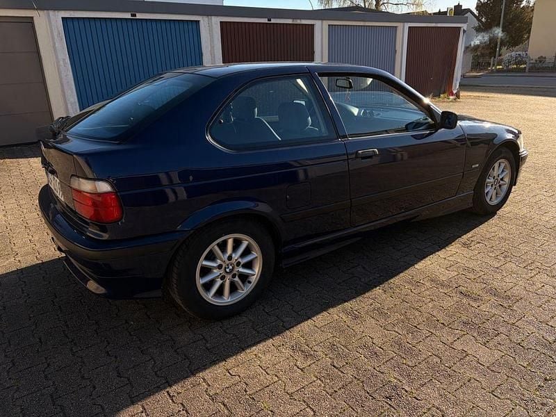 Gebraucht BMW 316 105 PS (77 kW) 1999 Blau Limousine