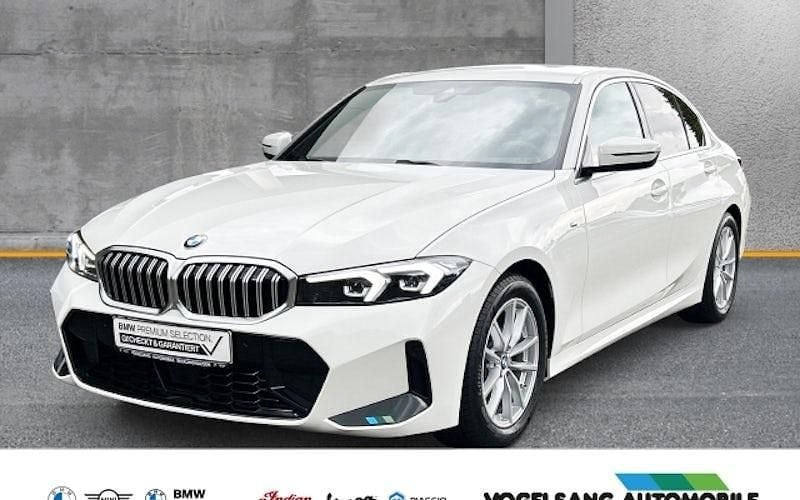 Weiß Gebraucht 2024 BMW 320 Shadowline Limousine | 36.490 € (Fairer Preis) - Bild 1/4