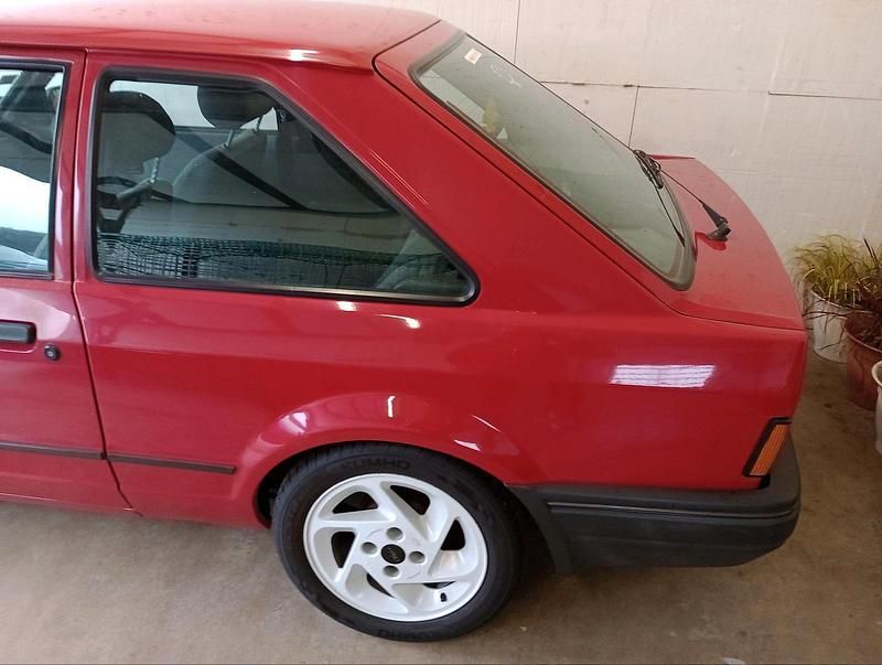 Gebraucht Ford Escort 54 PS (39 kW) 1986 Rot Limousine