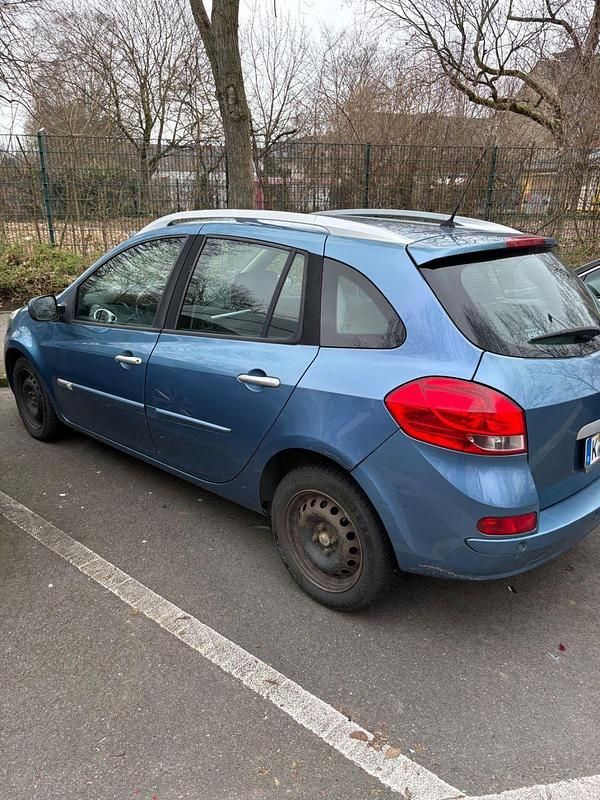 Gebraucht Renault Clio GrandTour Night&Day 105 PS (77 kW) 2011 Blau Kombi