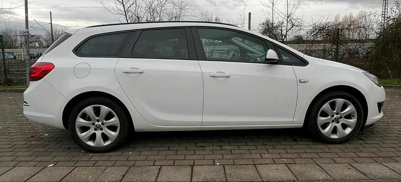 Gebraucht Opel Astra 140 PS (102 kW) 2015 Weiß Kombi