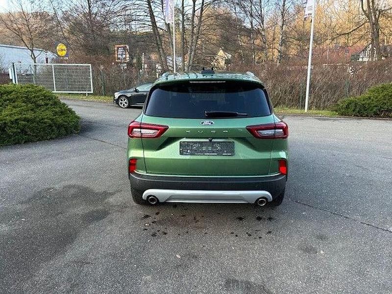 Gebraucht Ford Kuga Titanium 186 PS (136 kW) 2024 Grün SUV