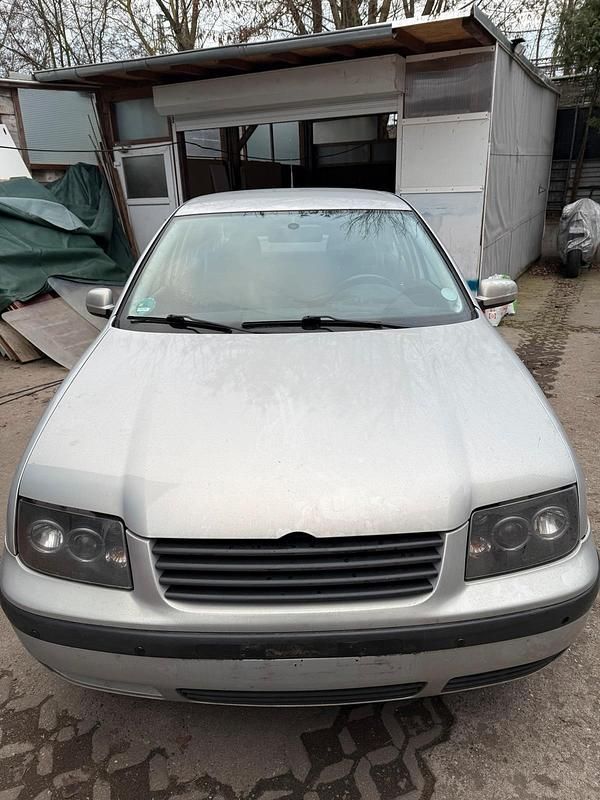 Silber Gebraucht 1999 VW Bora Limousine | 1.499 € (Guter Preis) - Bild 1/4