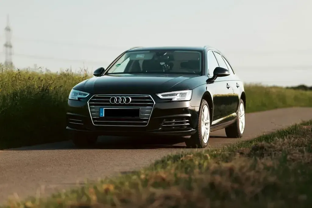 Gebraucht Audi A4 Comfort 190 PS (139 kW) 2017 Schwarz Kombi