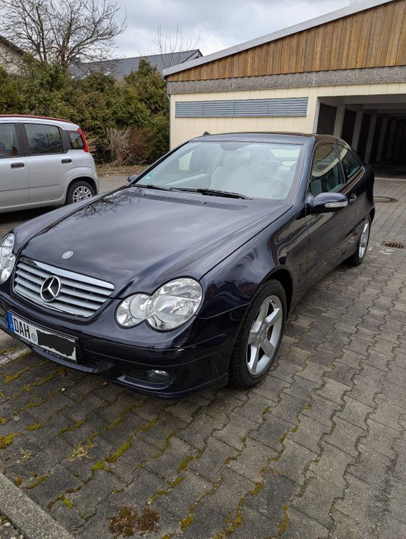 Blau Gebraucht 2006 Mercedes C180 Coupé | 5.200 € (Fairer Preis) - Bild 1/4
