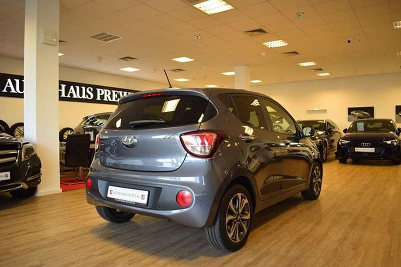 Gebraucht Hyundai i10 Style 87 PS (63 kW) 2017 Grau Kleinwagen