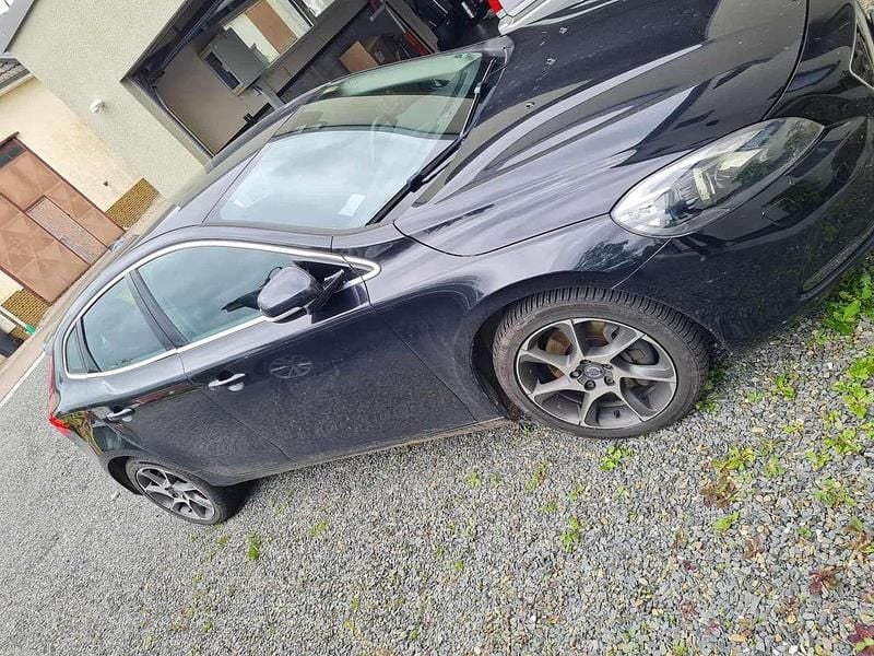 Schwarz Gebraucht 2014 Volvo V40 Kombi | 8.250 € (Guter Preis) - Bild 1/3