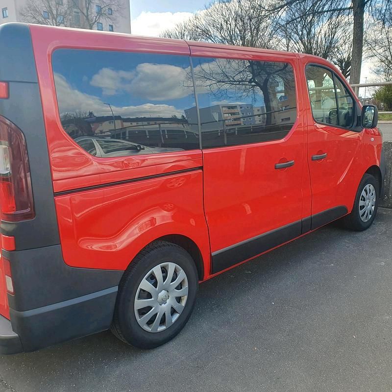 Gebraucht Opel Vivaro 120 PS (88 kW) 2014 Rot Van / Kleinbus