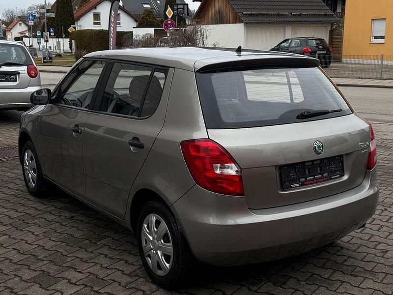 Gebraucht Skoda Fabia 69 PS (50 kW) 2012 Beige Limousine