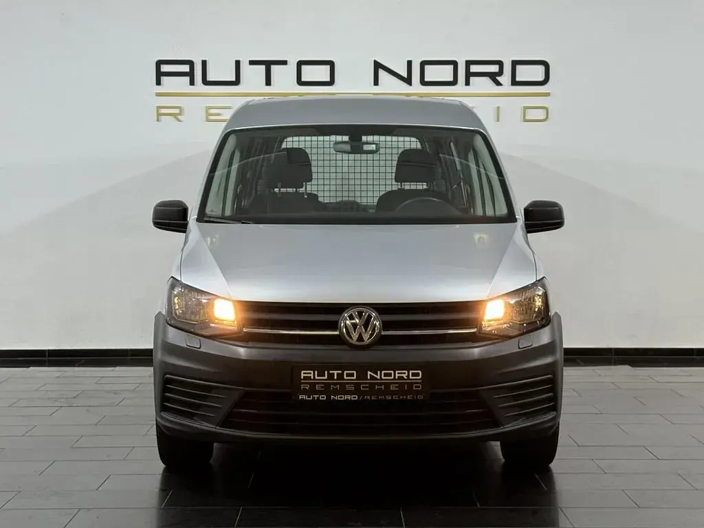 Usado VW Caddy 131 HP (96 kW) 2020 Prateado Monovolume