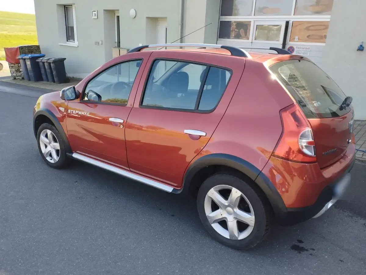 Gebraucht Dacia Sandero 88 PS (64 kW) 2012 Rot Kleinwagen