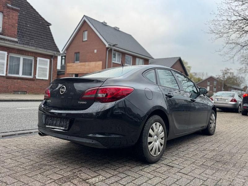 Gebraucht Opel Astra Edition 140 PS (102 kW) 2013 Schwarz Limousine