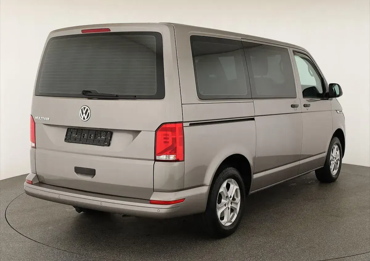 Gebraucht VW Multivan Trendline 150 PS (110 kW) 2021 Mojave beige metallic Van / Kleinbus