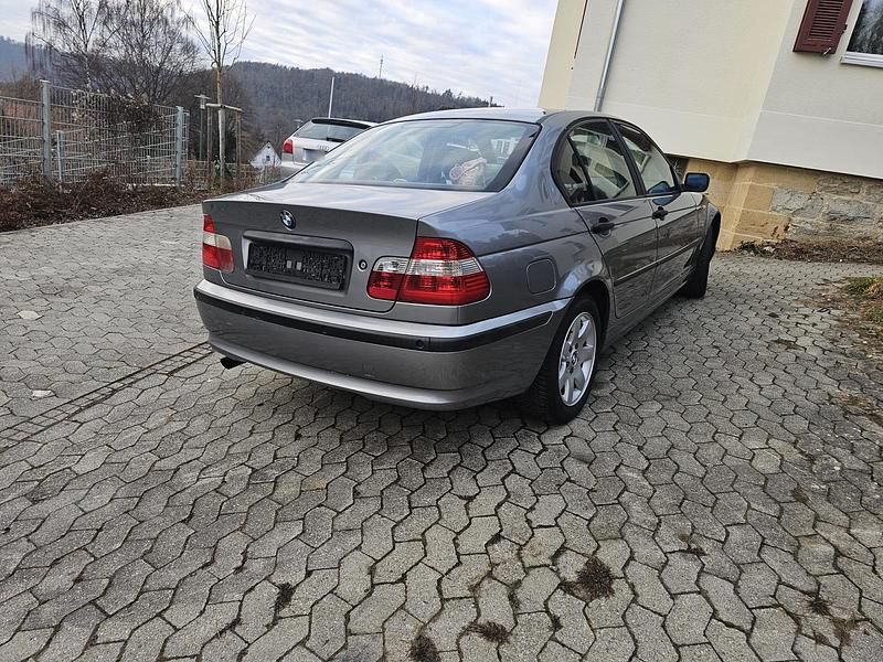 Gebraucht BMW 318 Basis 146 PS (107 kW) 2003 Andere farben Limousine