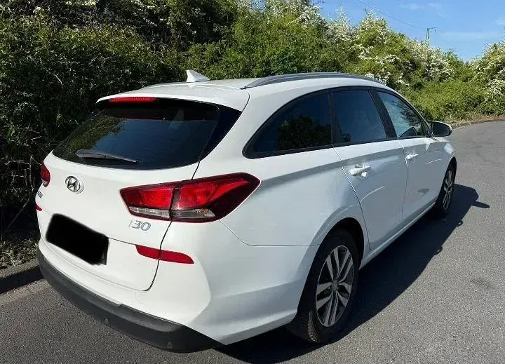 Gebraucht Hyundai i30 110 PS (80 kW) 2018 Weiß Kombi