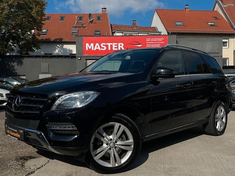 Schwarz Gebraucht 2013 Mercedes ML350 SUV | 23.290 € (Fairer Preis) - Bild 1/4