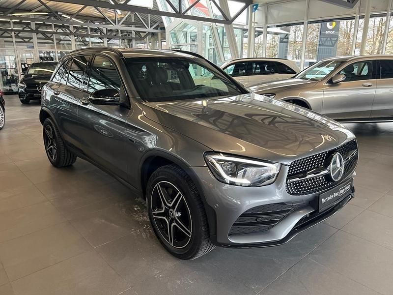 Gebraucht Mercedes GLC300e AMG 211 PS (155 kW) 2021 Metalliclack selenitgrau SUV