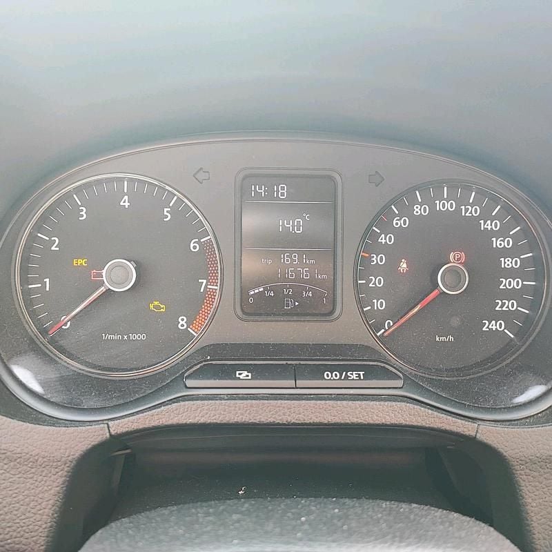 Usado VW Polo 90 HP (66 kW) 2013 Prateado Citadino