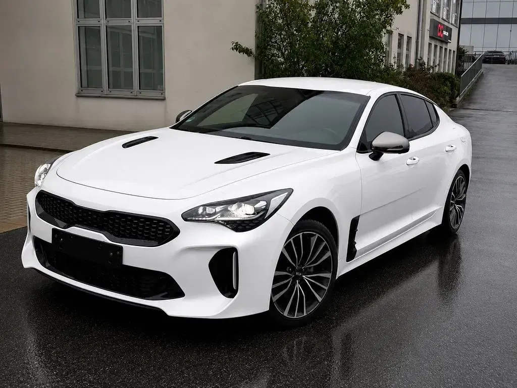 Gebraucht Kia Stinger GT-Line 200 PS (147 kW) 2019 Snow white pearl Kleinwagen