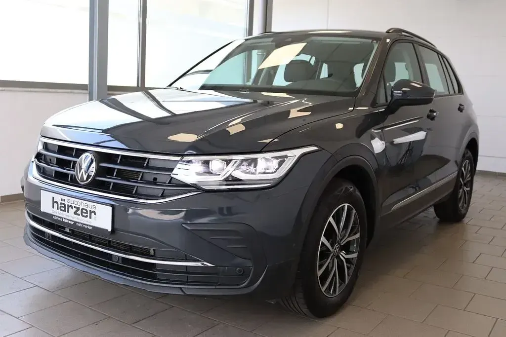 Gebraucht VW Tiguan Life 150 PS (110 kW) 2024 Grau SUV