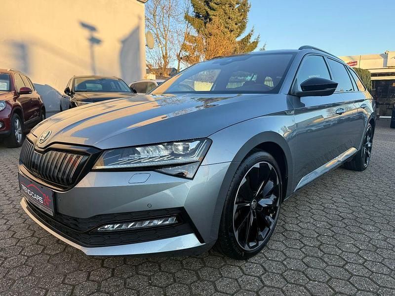 Seda business/business grey Gebraucht 2021 Skoda Superb SportLine Kombi | 25.950 € (Etwas zu teuer) - Bild 1/4