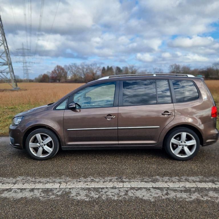 Gebraucht VW Touran 140 PS (102 kW) 2011 Braun Van / Kleinbus