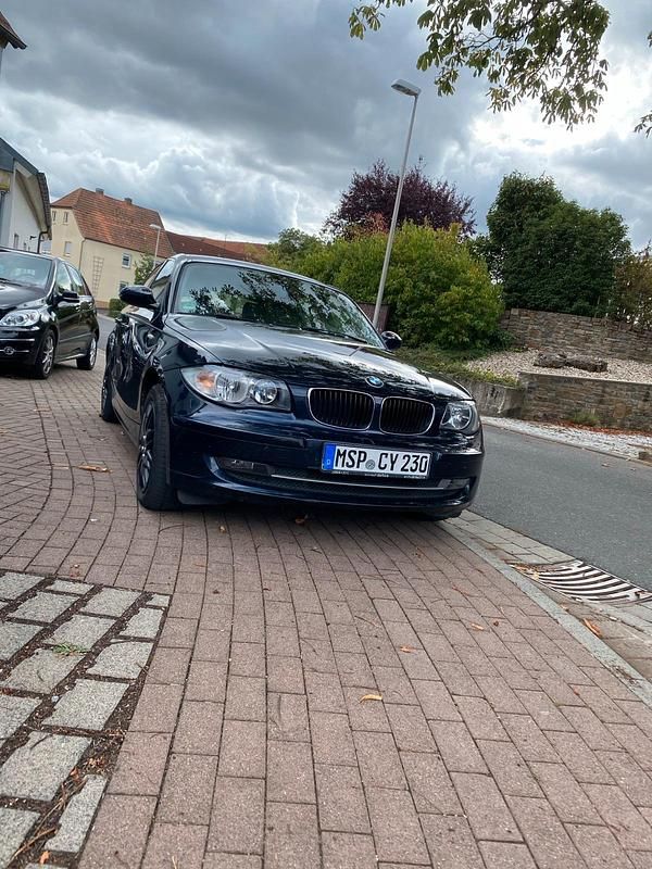 Blau Gebraucht 2008 BMW 116 Kleinwagen | 3.500 € - Bild 1/4