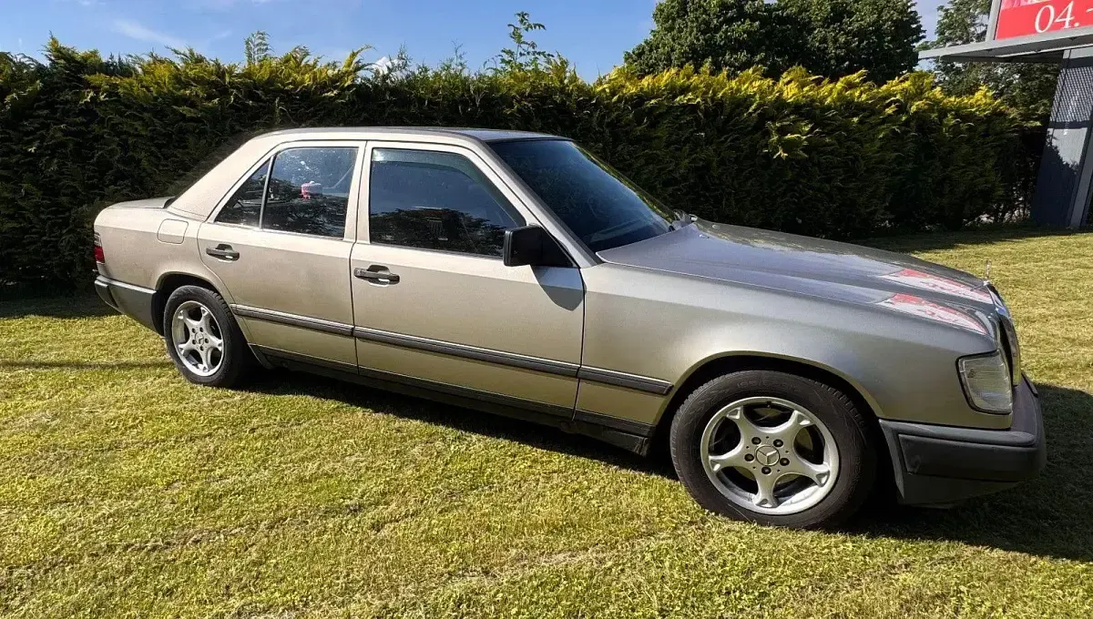 Gebraucht Mercedes E230 132 PS (97 kW) 1989 Beige Limousine