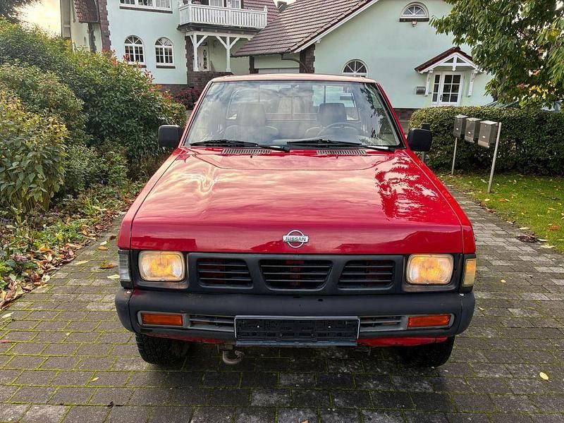 Gebraucht Nissan PickUp 83 PS (61 kW) 1998 Rot Pickup