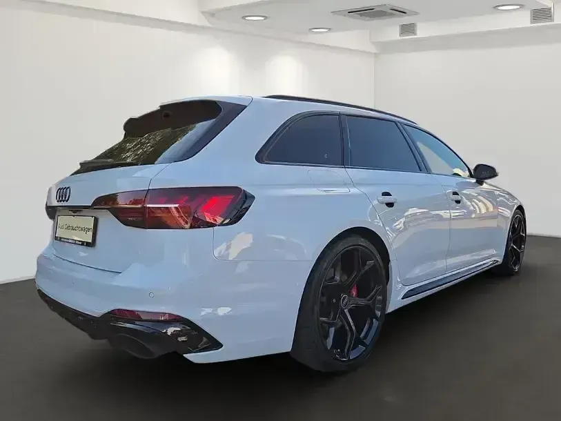Gebraucht Audi RS4 Competition 450 PS (330 kW) 2023 Gletscherweiß metallic Kombi