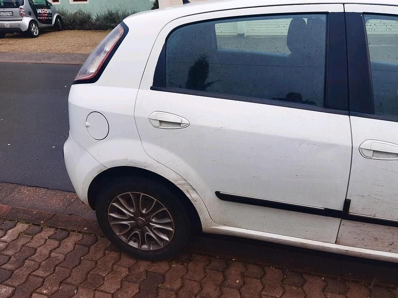 Gebraucht Fiat Punto 65 PS (47 kW) 2010 Weiß Kleinwagen