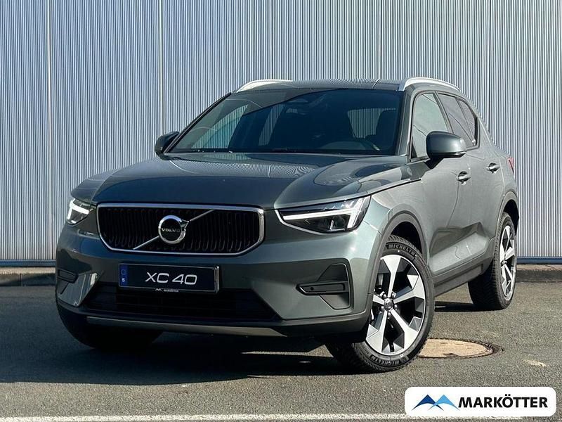 Neu Volvo XC40 Core 163 PS (119 kW) 2025 Forest lake SUV