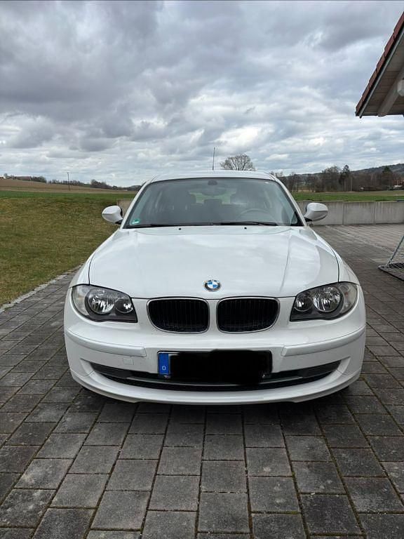 Gebraucht BMW 116 122 PS (89 kW) 2010 Weiß Kleinwagen
