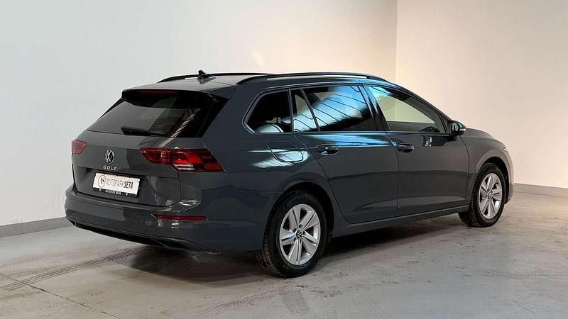 Second-hand VW Golf VIII Life 150 CP (110 kW) 2022 Gri Break