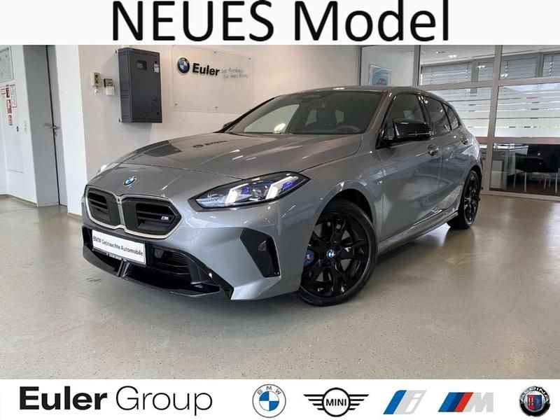 Skyscraper grau metallic Gebraucht 2024 BMW 135 Kleinwagen | 43.433 € (Teuer) - Bild 1/4
