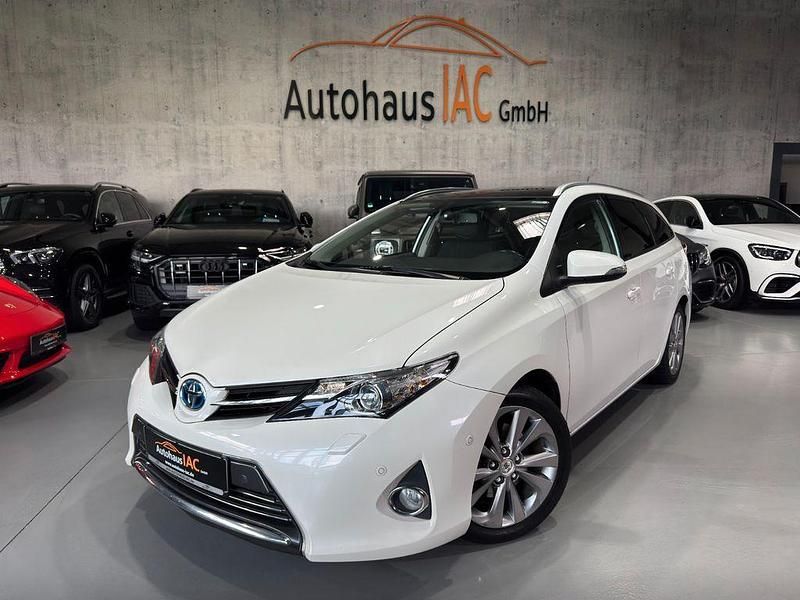 Weiß Gebraucht 2016 Toyota Auris Touring Sports Kombi | 13.900 € (Fairer Preis) - Bild 1/4