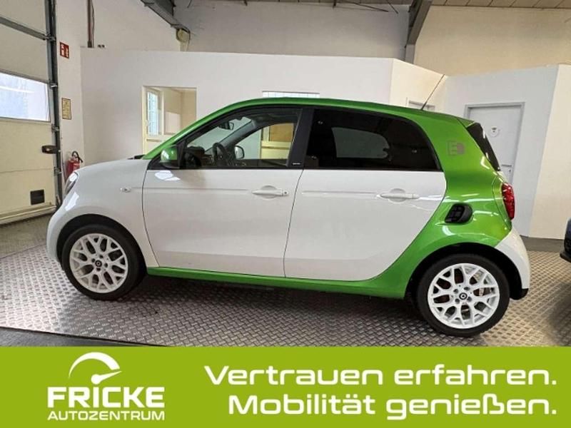 Gebraucht Smart ForFour Electric Drive Passion 60 kW (82 PS) 2018 Weiss Kleinwagen