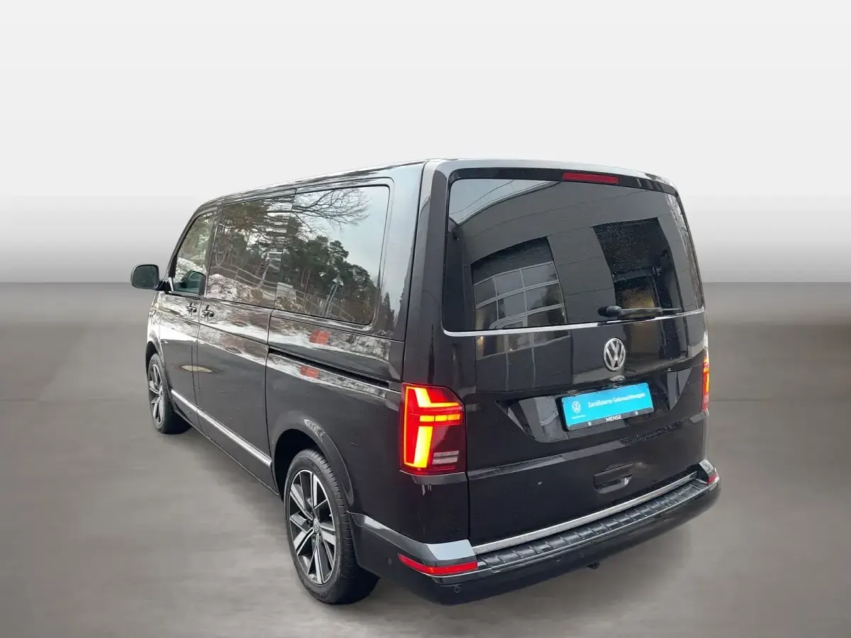 Używany VW Multivan Highline 199 KM (146 kW) 2021 Czarny Minivan