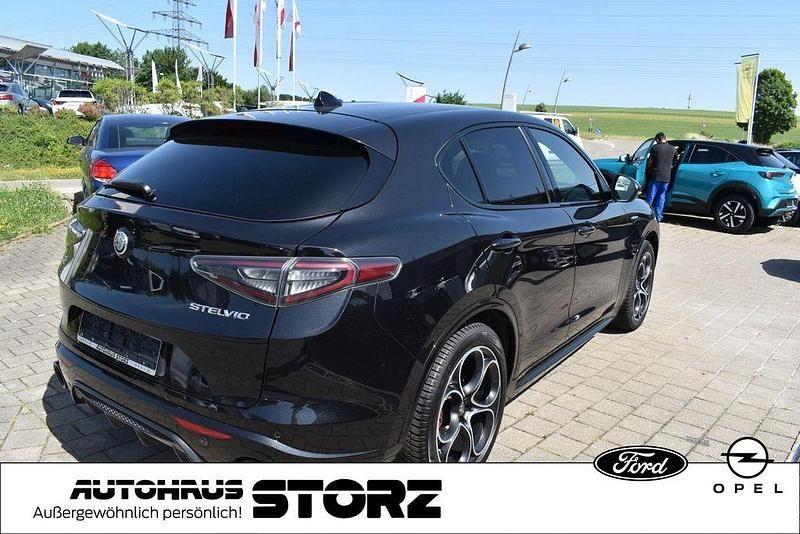 Gebraucht Alfa Romeo Stelvio Veloce 209 PS (153 kW) 2024 Colore esterno nero vulcano, SUV