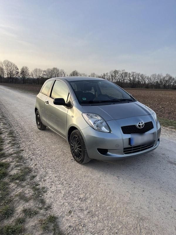 Gebraucht Toyota Yaris Executive 87 PS (63 kW) 2006 Silber Kleinwagen
