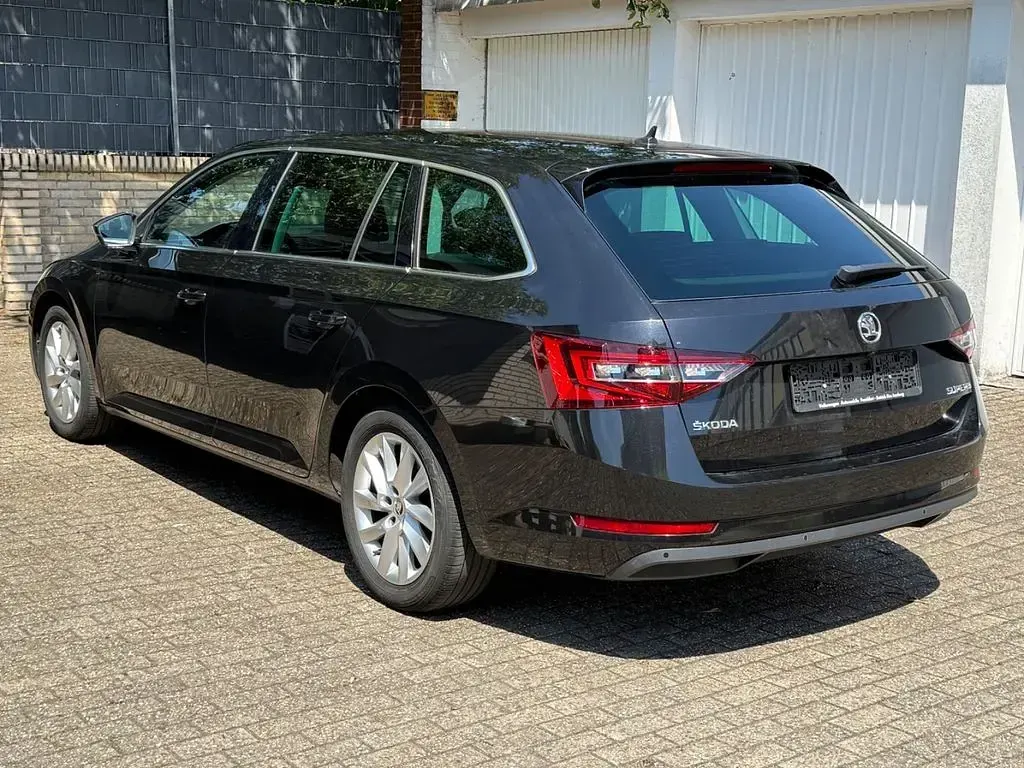 Gebraucht Skoda Superb Style 150 PS (110 kW) 2018 Schwarz Kombi